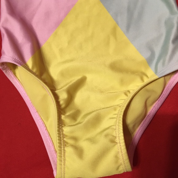 ⚡️ FLASH - 4/5 Girls swim bundle - Picture 5 of 10